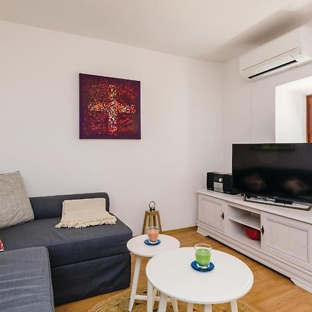 Beautiful Home In Oslje With Kitchen 외부 사진